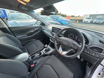Used Hyundai i30 2018 for sale - 76069145: Photo 2