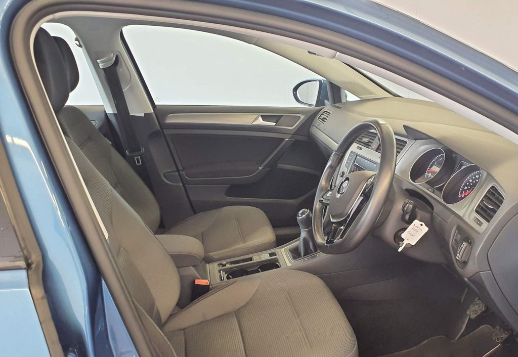 Used Volkswagen Golf 2017 for sale - 77850325: Photo 2