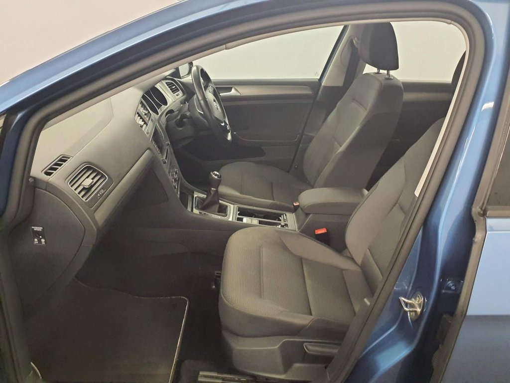 Used Volkswagen Golf 2017 for sale - 77850325: Photo 9