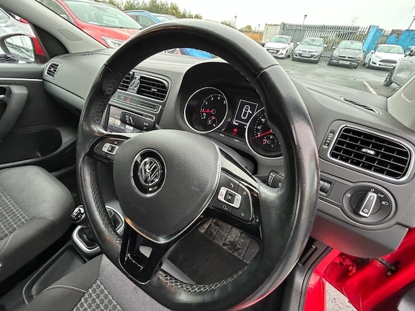 Used Volkswagen Polo 2015 for sale - 76068793: Photo 2