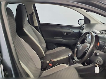 Used Toyota AYGO 2019 for sale - 76323648: Photo 2