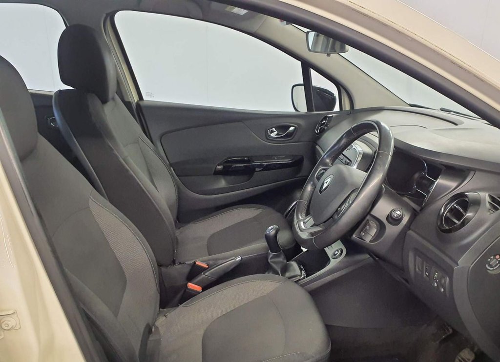Used Renault Captur 2016 for sale - 77557952: Photo 2