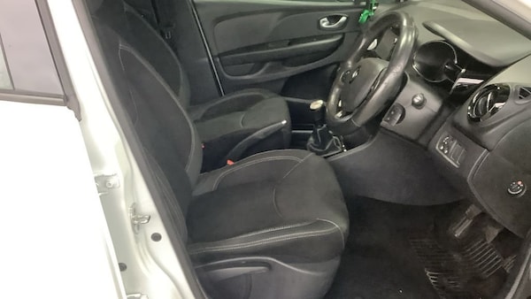 Used Renault Clio 2017 for sale - 76323604: Photo 2