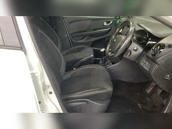Used Renault Clio 2017 for sale - 76323604: Photo 2