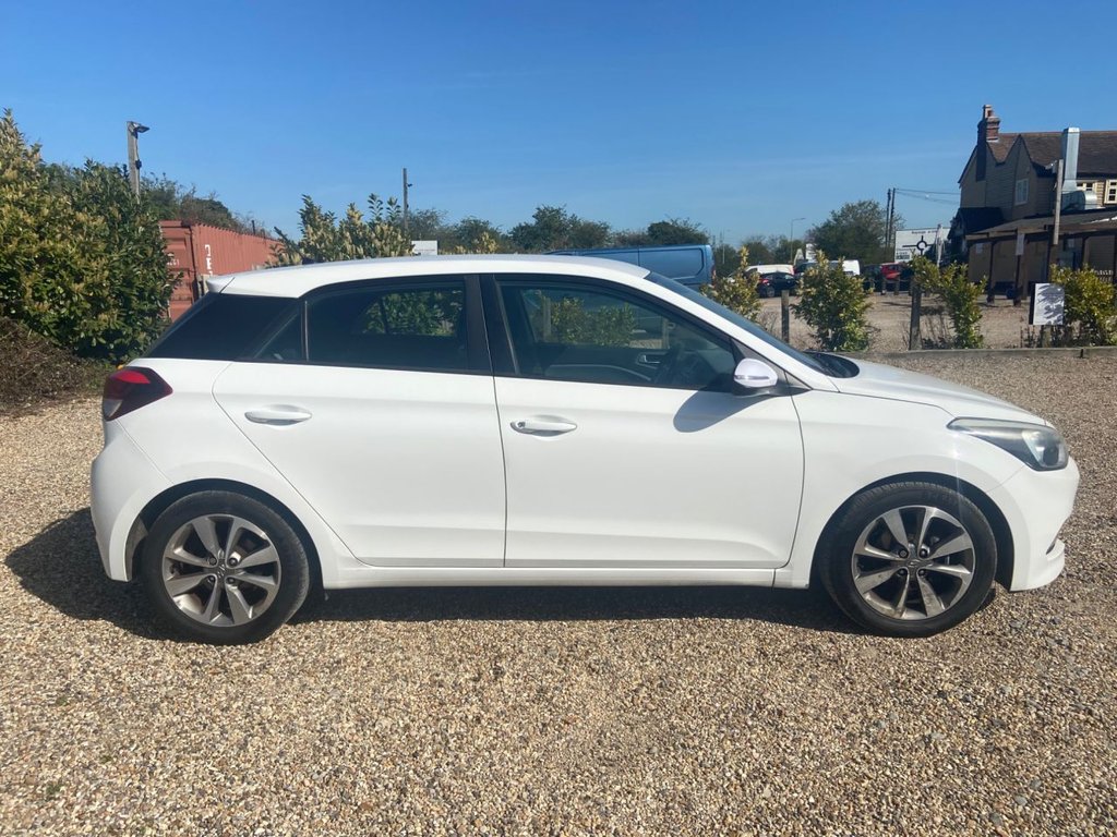 Used Hyundai i20 2015 for sale - 78206635: Photo 4