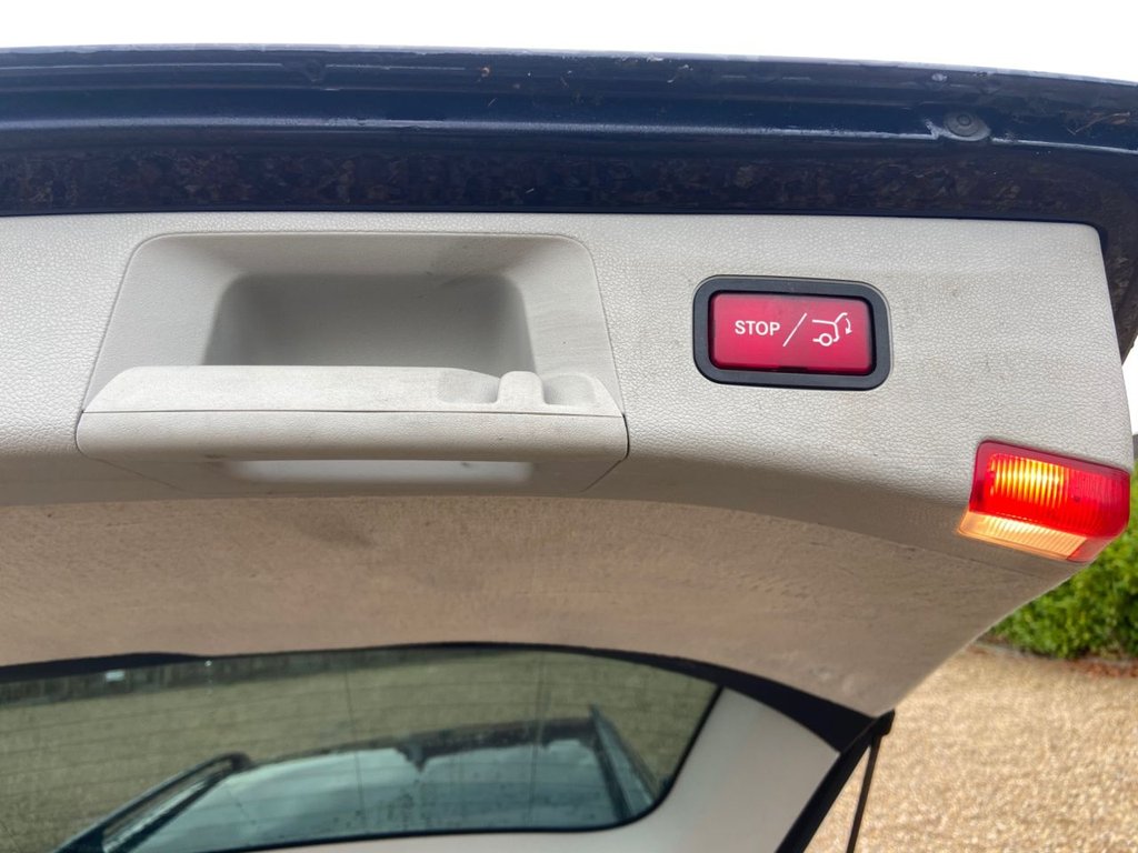 Used Mercedes-Benz E Class 2011 for sale - 76563370: Photo 18