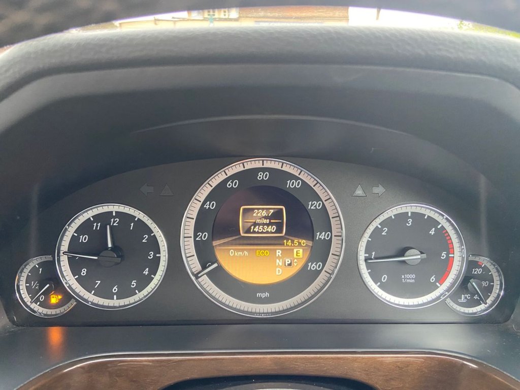 Used Mercedes-Benz E Class 2011 for sale - 76563370: Photo 28