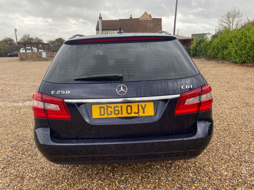 Used Mercedes-Benz E Class 2011 for sale - 76563370: Photo 4