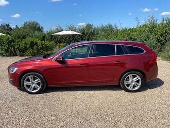 Used Volvo V60 2017 for sale - 75604679: Photo
