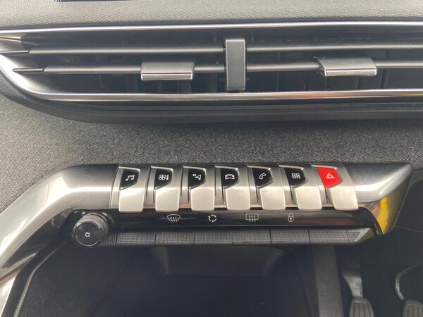 Used Peugeot 3008 2017 for sale - 76142393: Photo 31