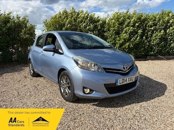 Used Toyota Yaris 2014 for sale - 79454761: Photo
