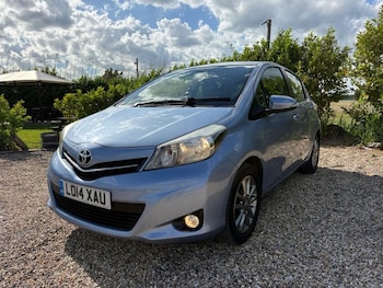 Used Toyota Yaris 2014 for sale - 79454761: Photo
