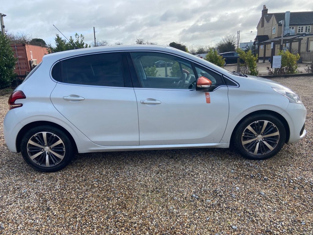 Used Peugeot 208 2016 for sale - 77534360: Photo 8
