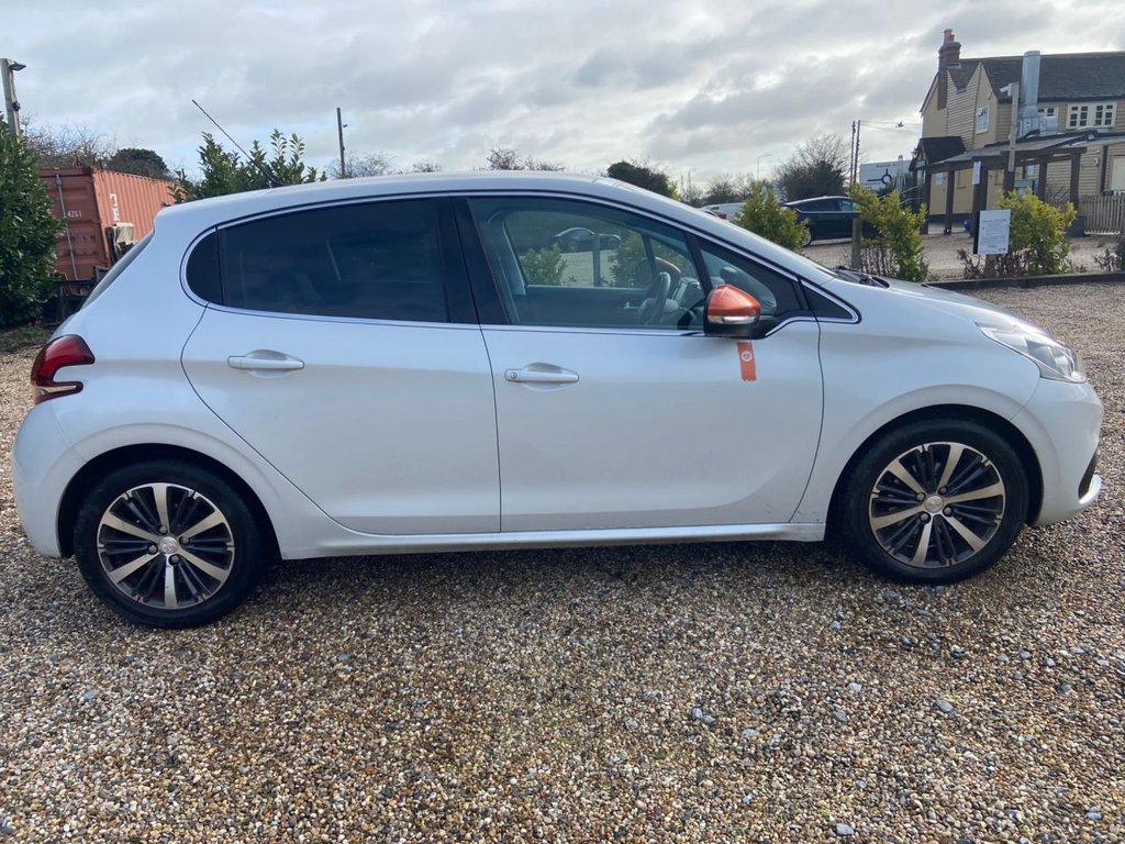 Used Peugeot 208 2016 for sale - 77534360: Photo 9