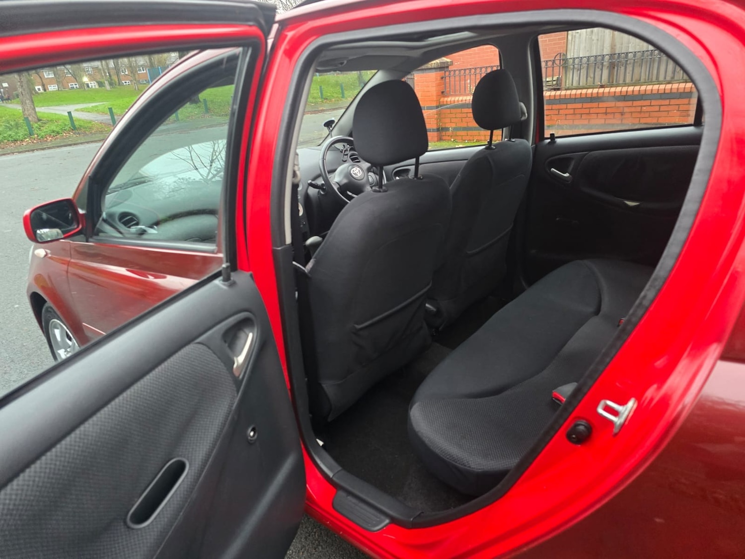 Used Toyota Yaris 2003 for sale - 76682111: Photo 13