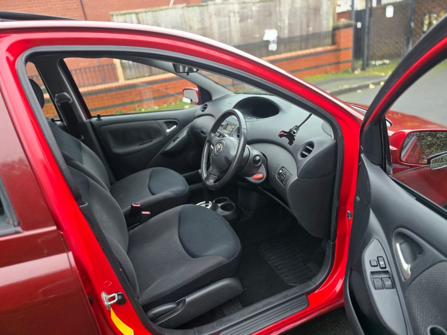 Used Toyota Yaris 2003 for sale - 76682111: Photo 19