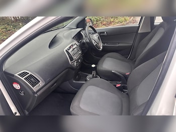 Used Hyundai i20 2012 for sale - 77447647: Photo