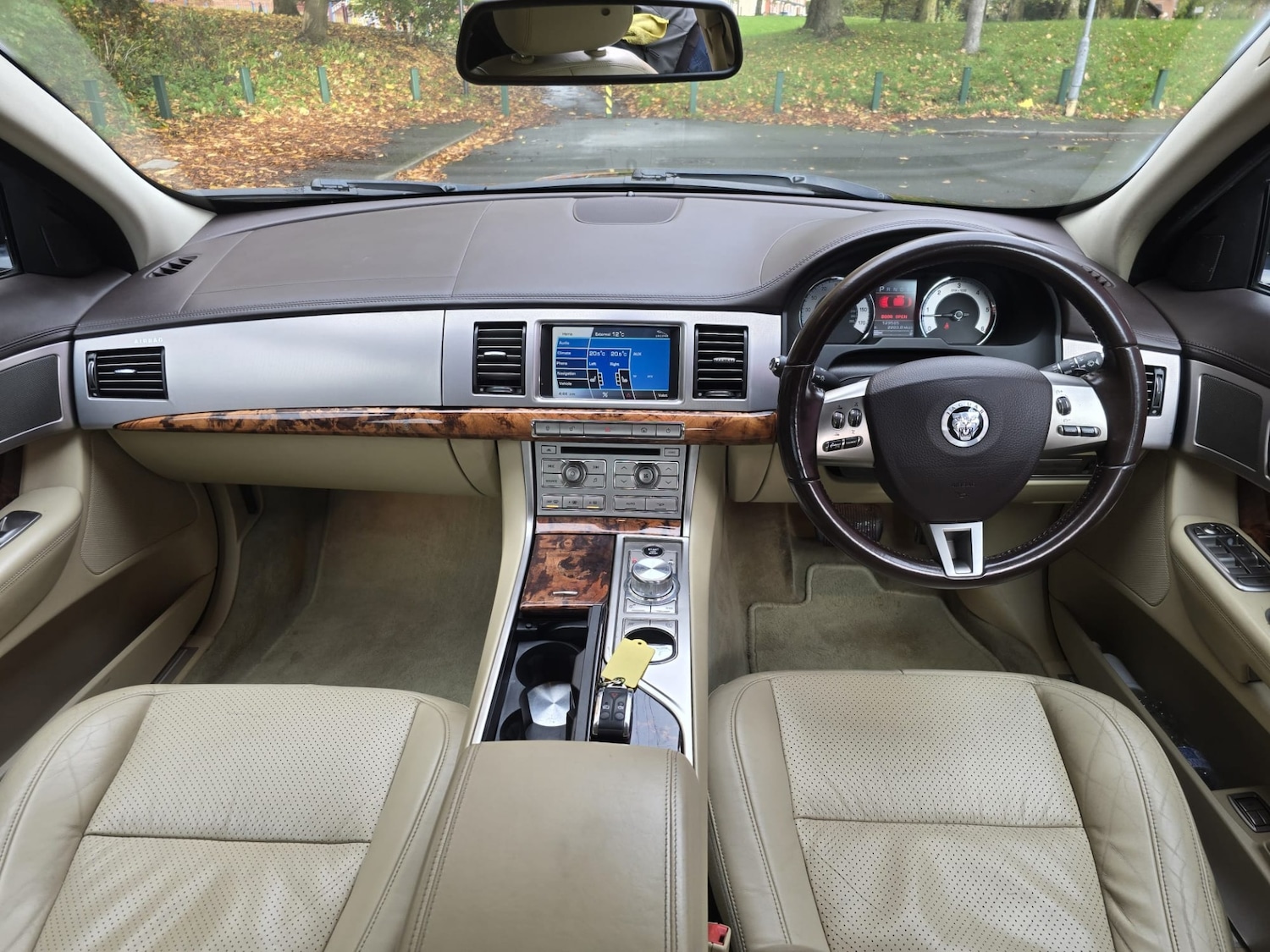 Used Jaguar XF 2010 for sale - 77259169: Photo 4