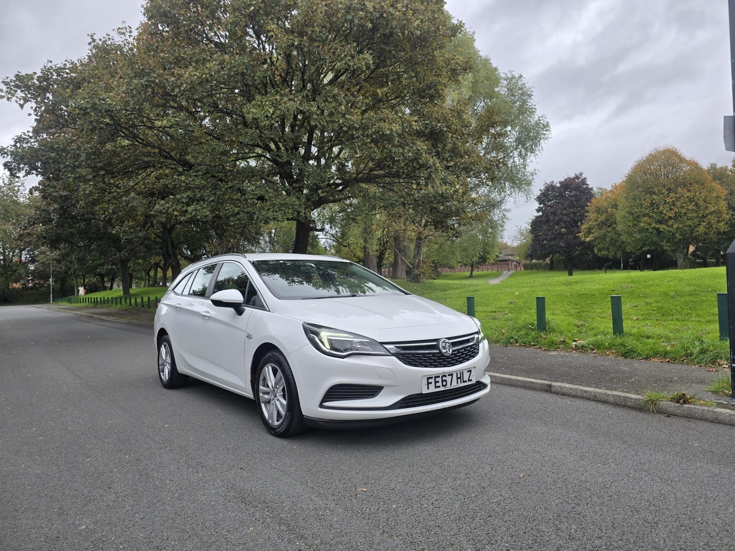 Used Vauxhall Astra 2017 for sale - 76554175: Photo 2