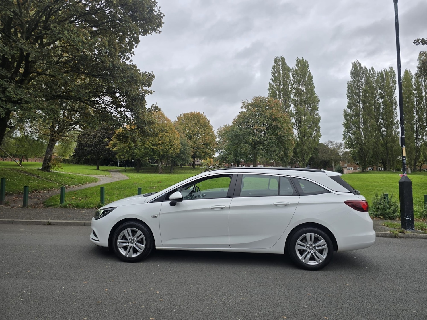 Used Vauxhall Astra 2017 for sale - 76554175: Photo 3