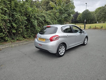 Used Peugeot 208 2015 for sale - 79380778: Photo