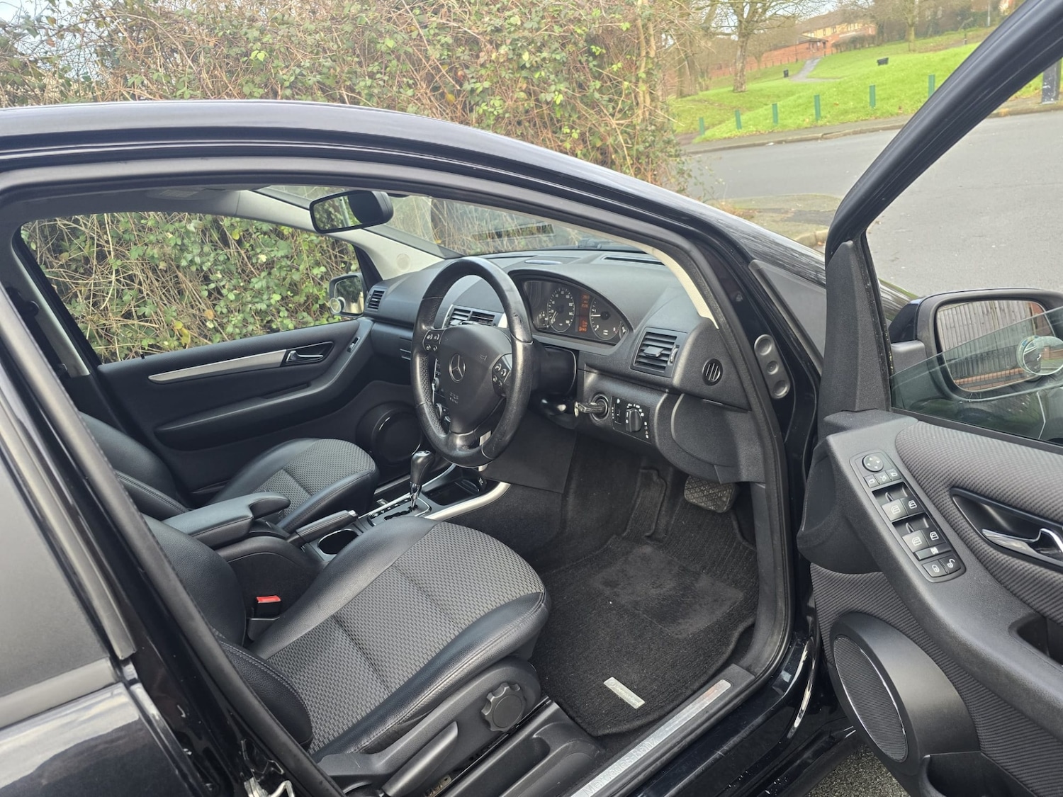 Used Mercedes-Benz A-Class 2010 for sale - 76987111: Photo 4