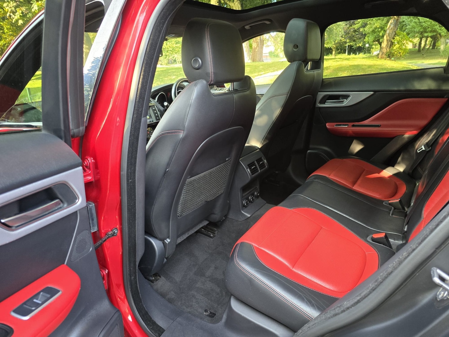 Used Jaguar F-Pace 2016 for sale - 76577167: Photo 3