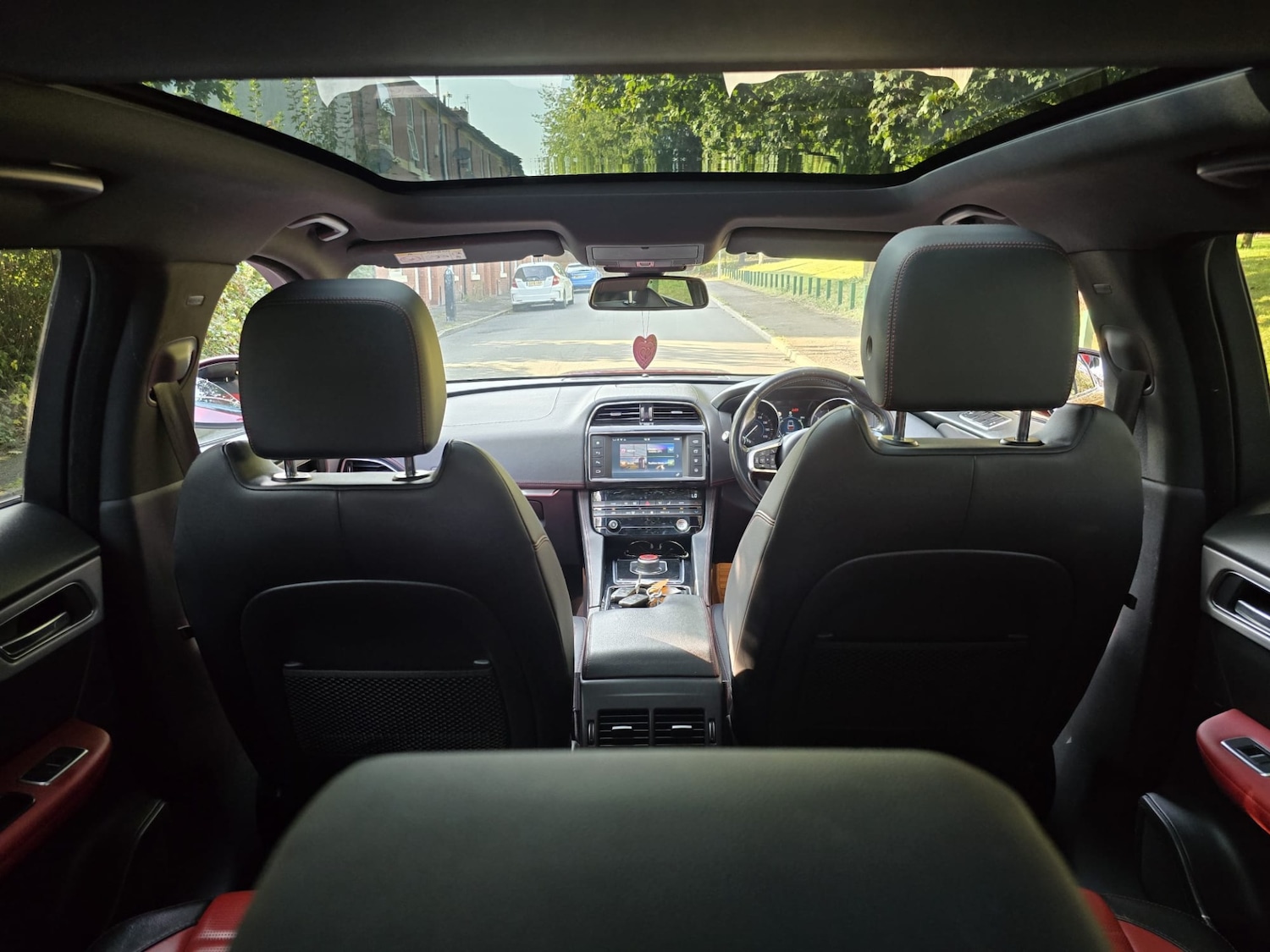 Used Jaguar F-Pace 2016 for sale - 76577167: Photo 4