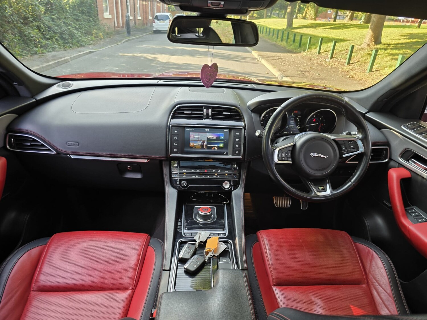 Used Jaguar F-Pace 2016 for sale - 76577167: Photo 7