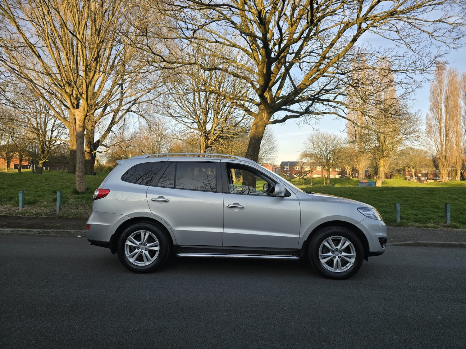 Used Hyundai Santa Fe 2010 for sale - 76476998: Photo 2