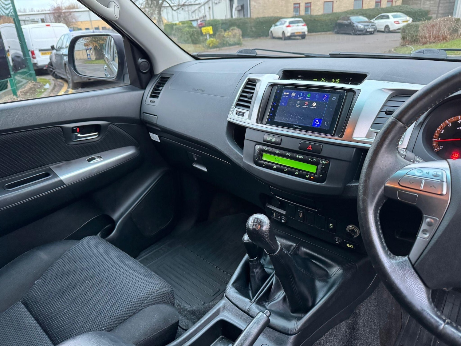 Used Toyota Hilux 2015 for sale - 76935860: Photo 24