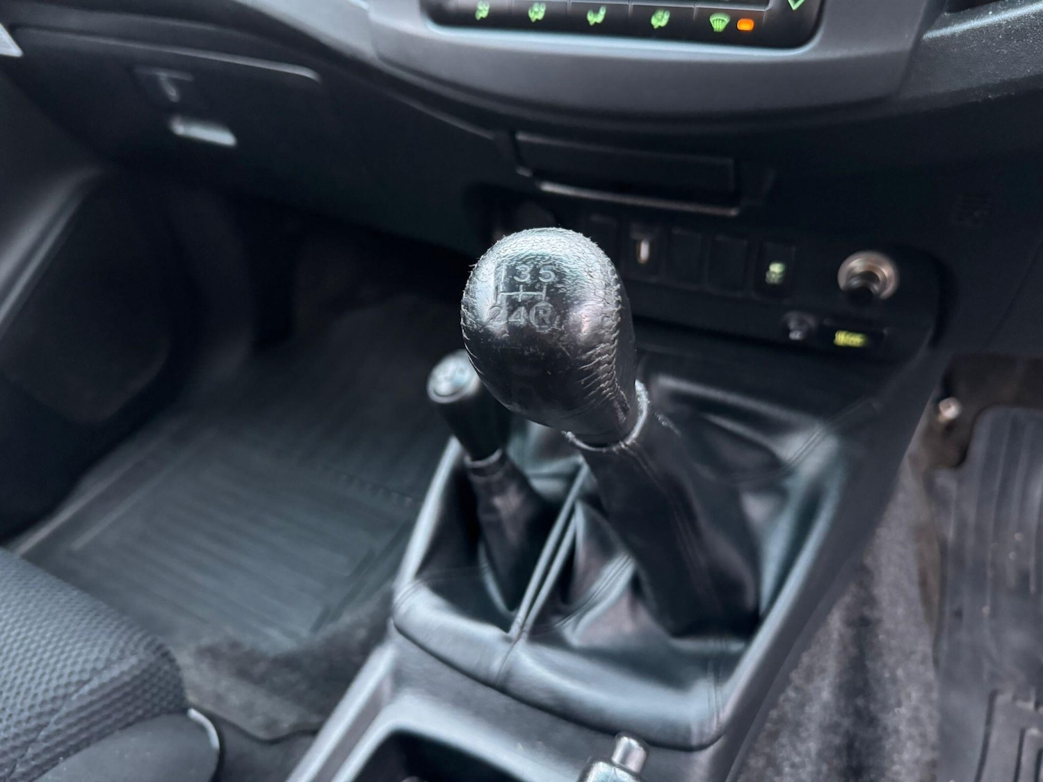 Used Toyota Hilux 2015 for sale - 76935860: Photo 28