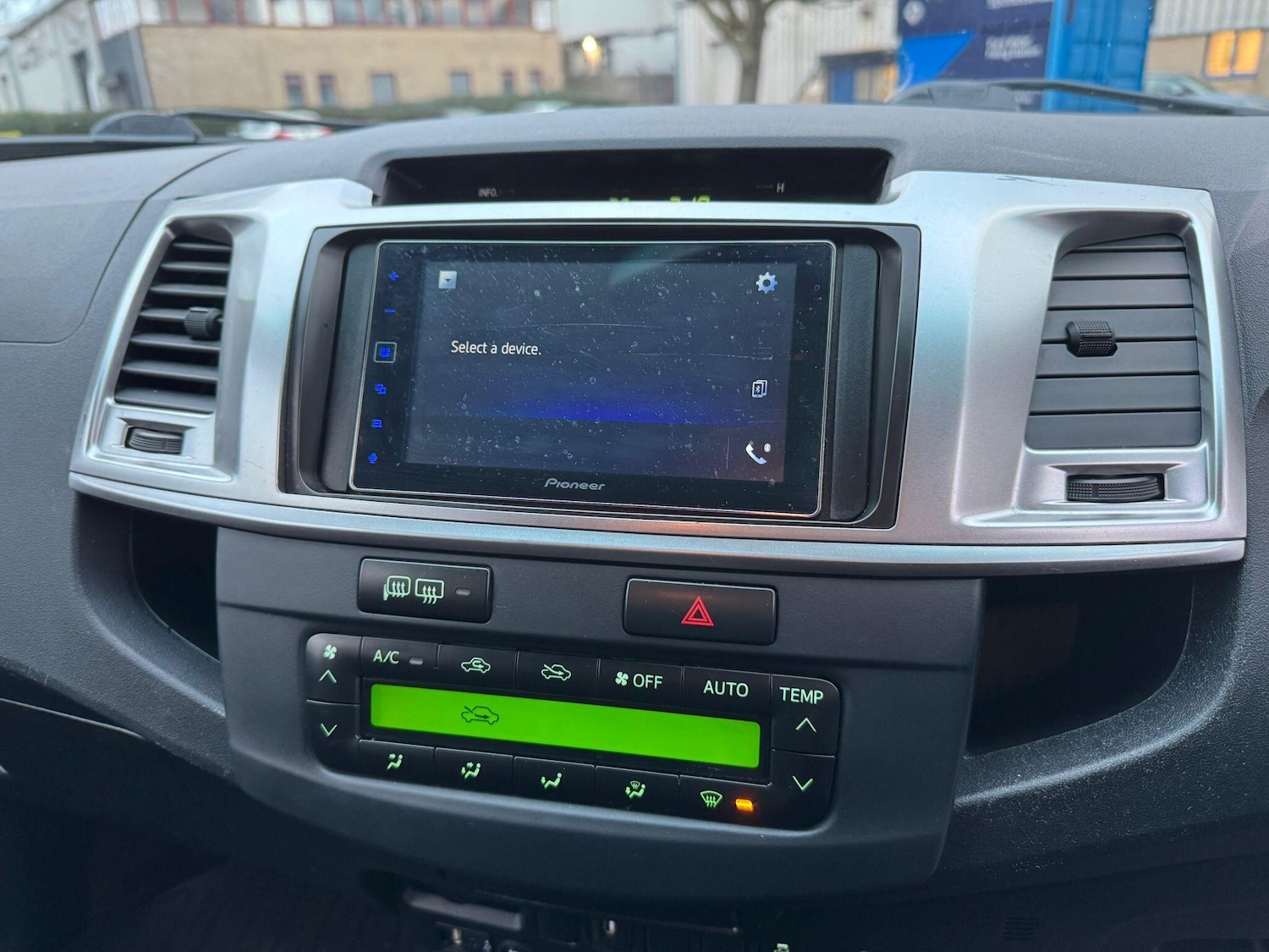 Used Toyota Hilux 2015 for sale - 76935860: Photo 32