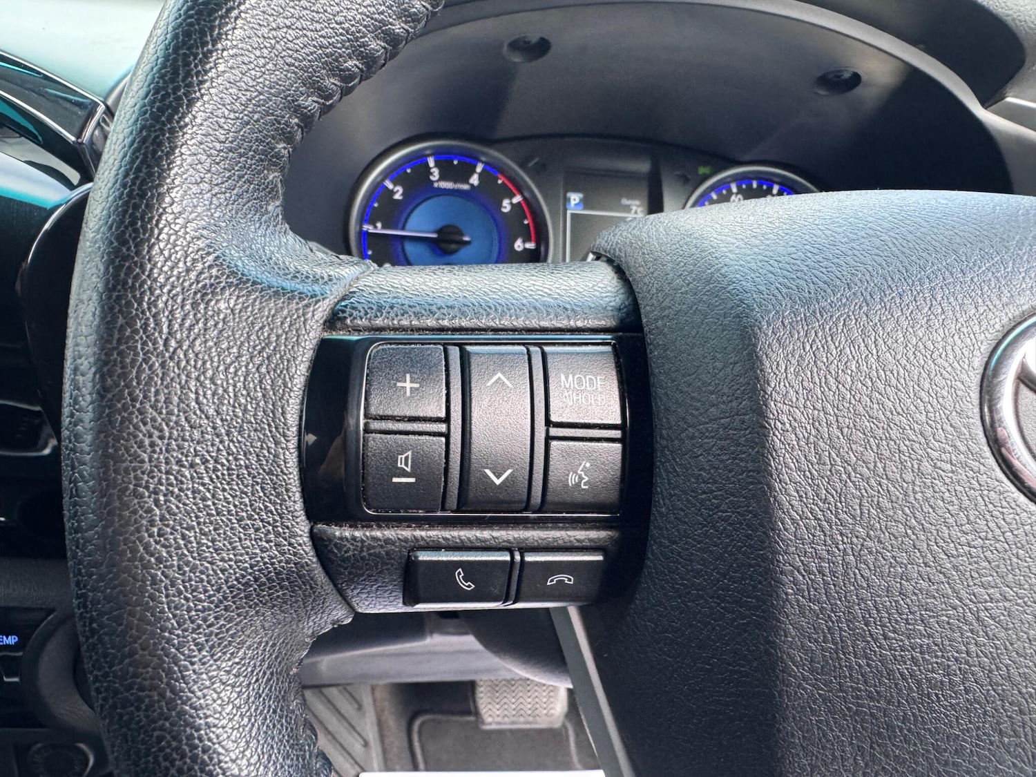 Used Toyota Hilux 2016 for sale - 77440654: Photo 40