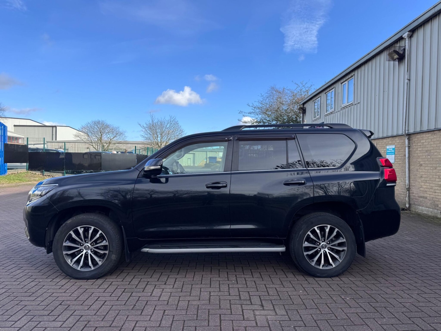 Used Toyota Land Cruiser 2019 for sale - 77637732: Photo 4