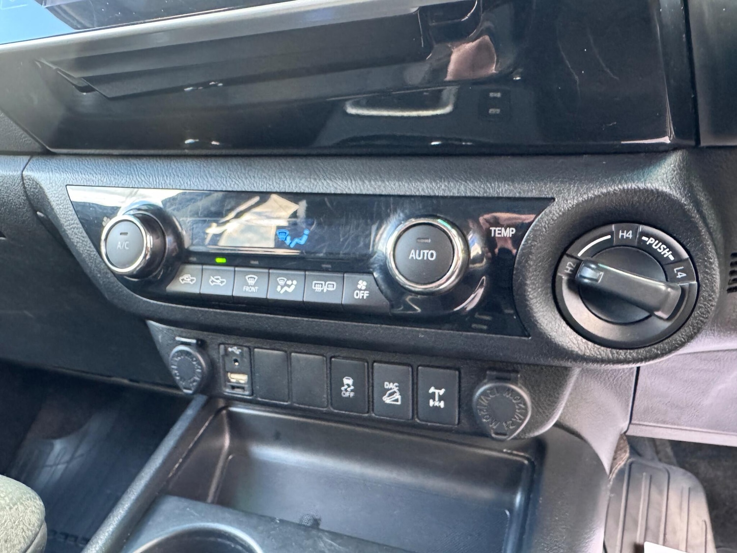 Used Toyota Hilux 2017 for sale - 76377888: Photo 39
