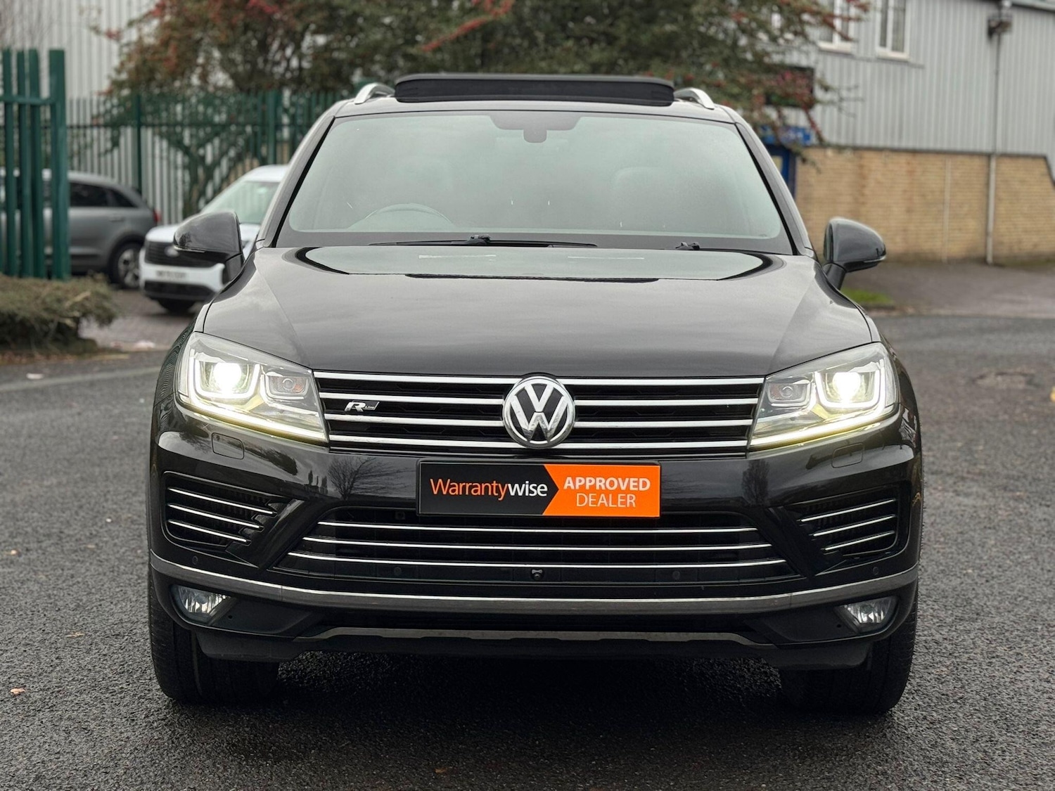 Used Volkswagen Touareg 2017 for sale - 76953044: Photo 2
