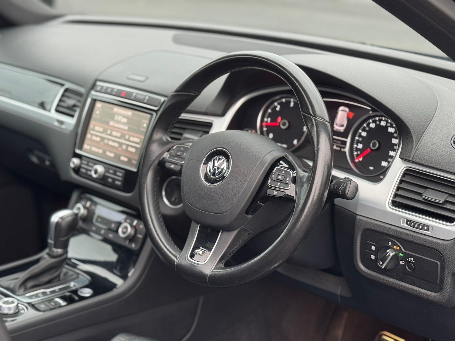 Used Volkswagen Touareg 2017 for sale - 76953044: Photo 30