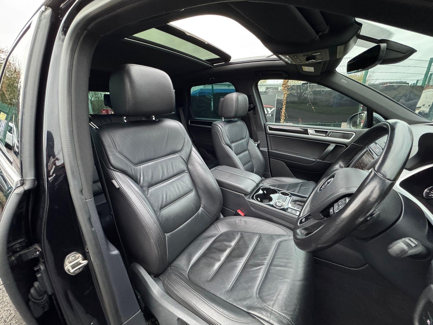 Used Volkswagen Touareg 2017 for sale - 76953044: Photo 32