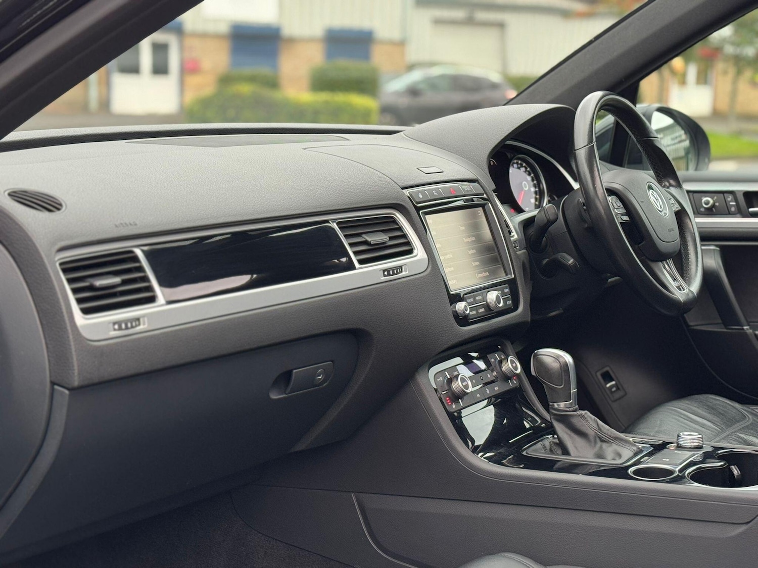 Used Volkswagen Touareg 2017 for sale - 76953044: Photo 52