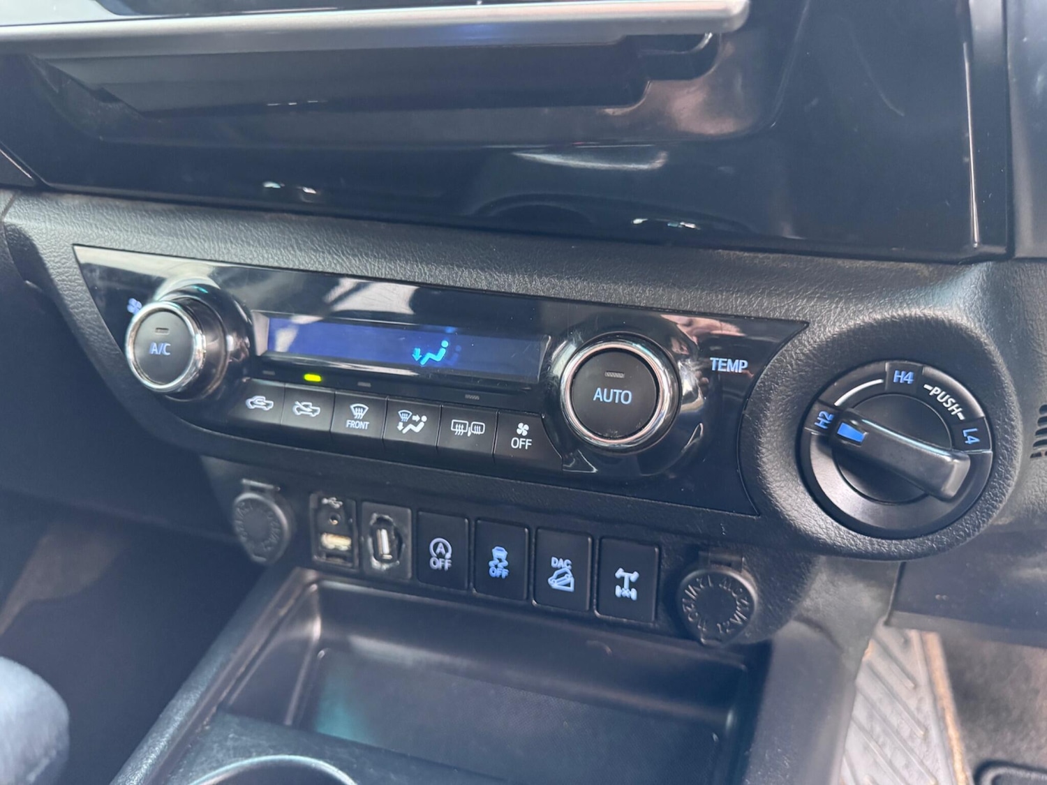 Used Toyota Hilux for sale - 77769598: Photo 32