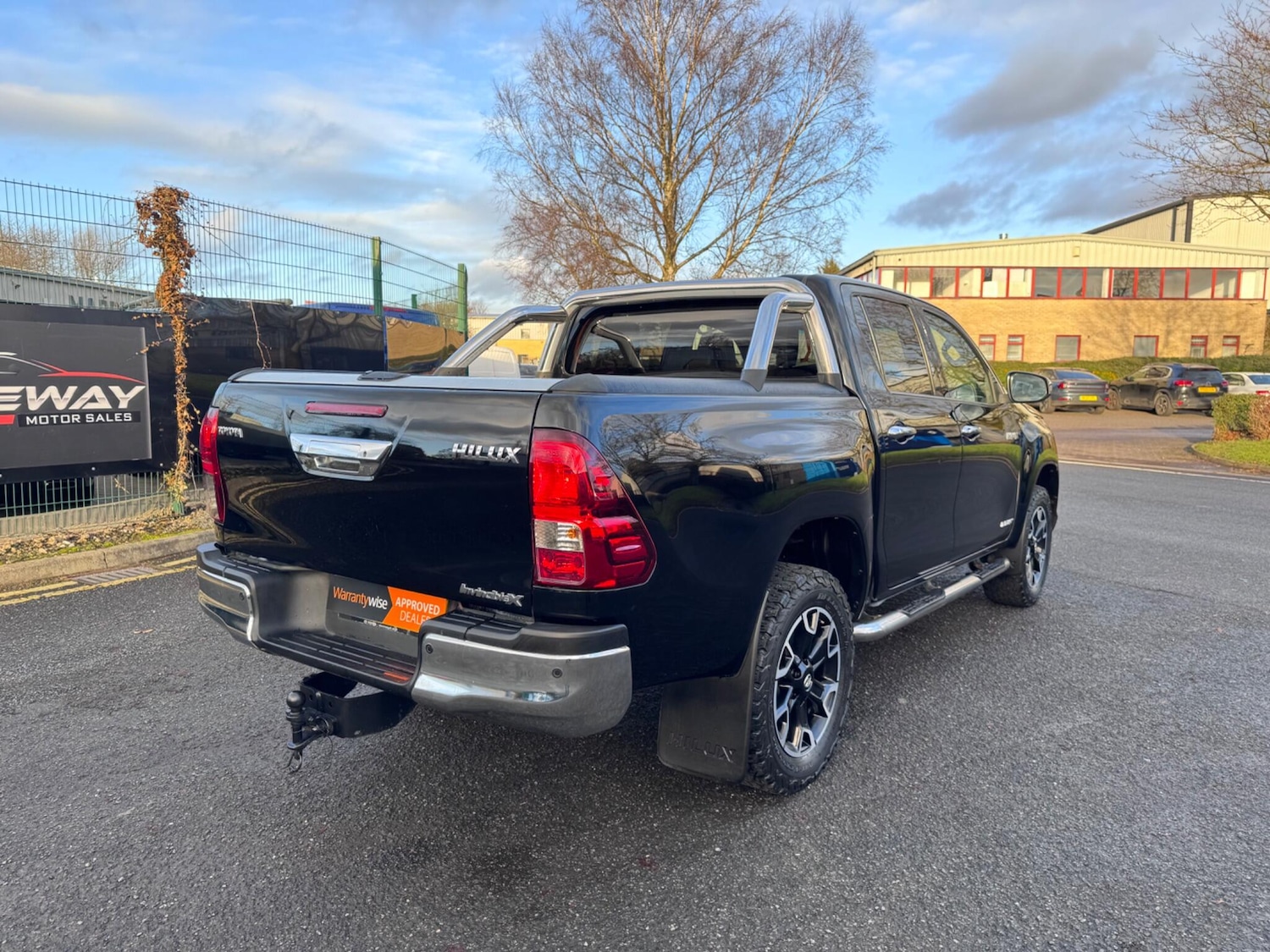 Used Toyota Hilux 2019 for sale - 77017024: Photo 11