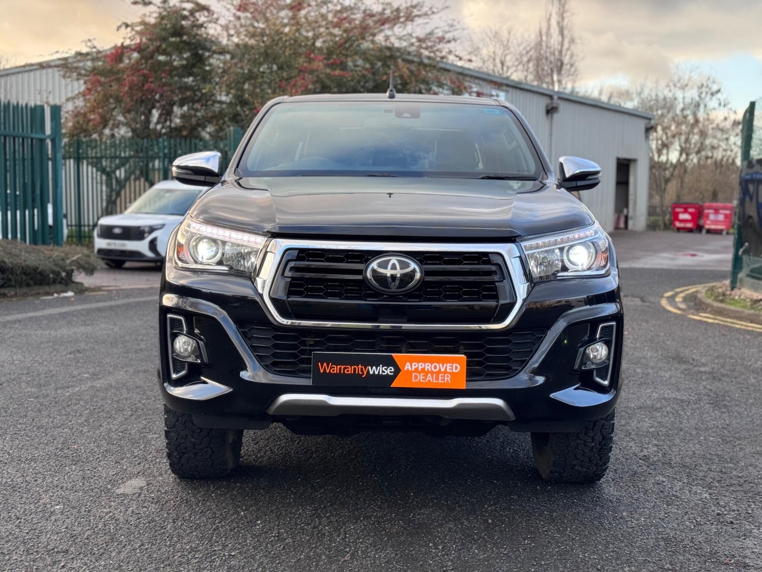 Used Toyota Hilux 2019 for sale - 77017024: Photo 2
