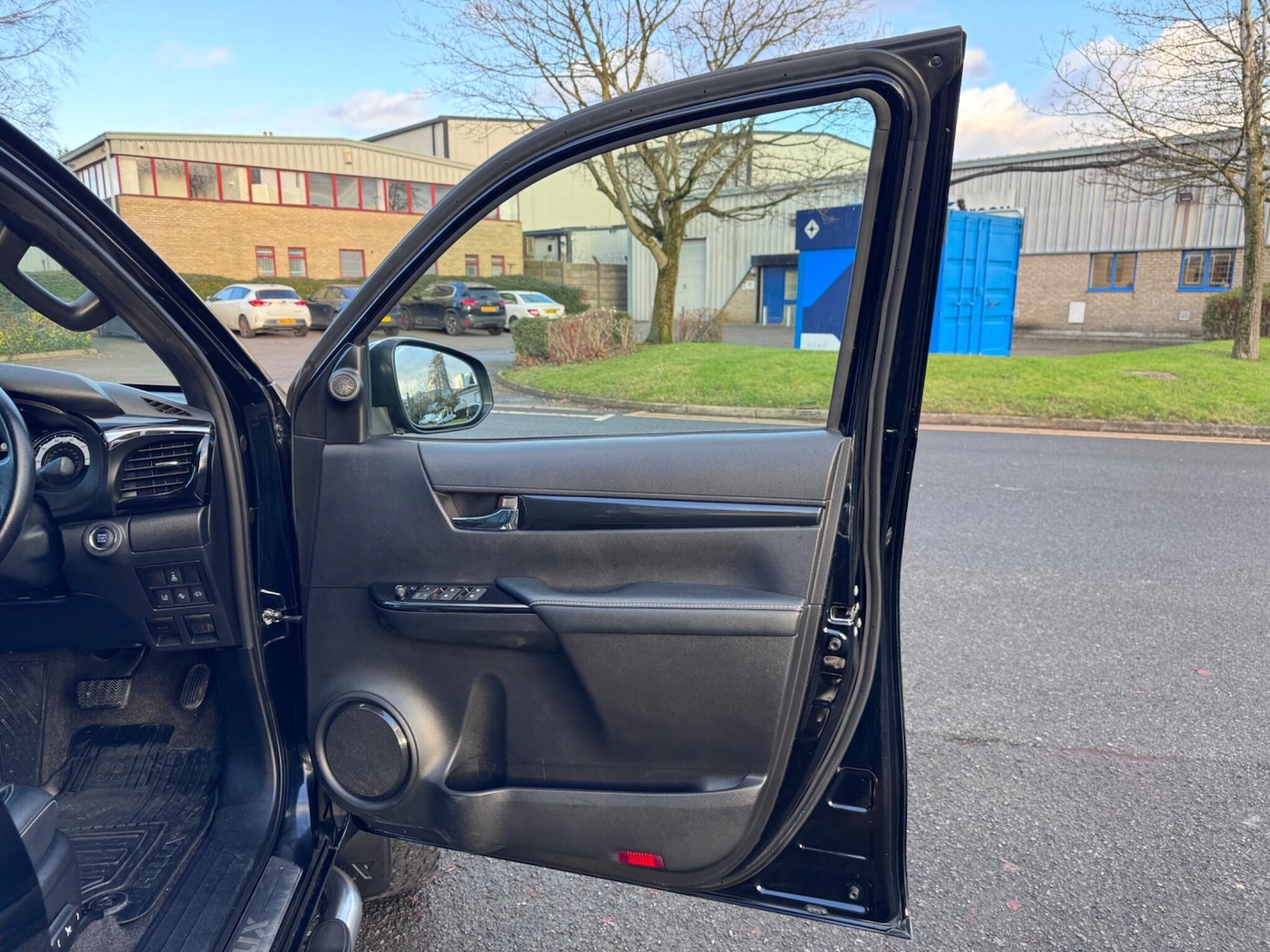 Used Toyota Hilux 2019 for sale - 77017024: Photo 25