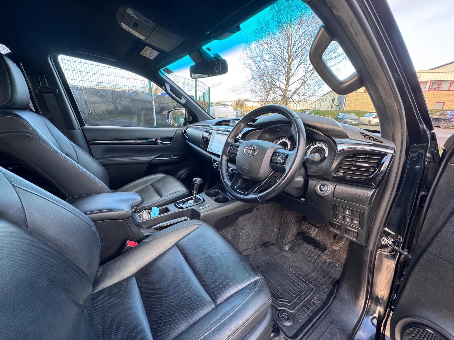 Used Toyota Hilux 2019 for sale - 77017024: Photo 27