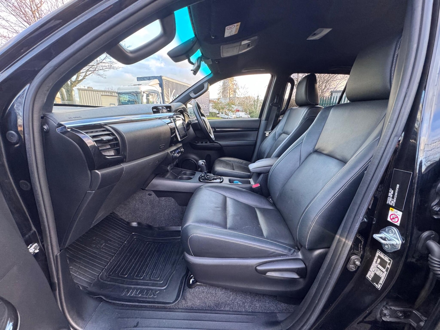 Used Toyota Hilux 2019 for sale - 77017024: Photo 44