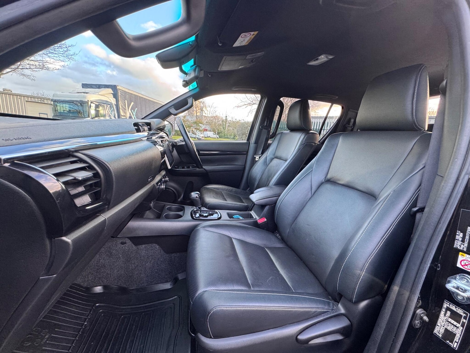 Used Toyota Hilux 2019 for sale - 77017024: Photo 45