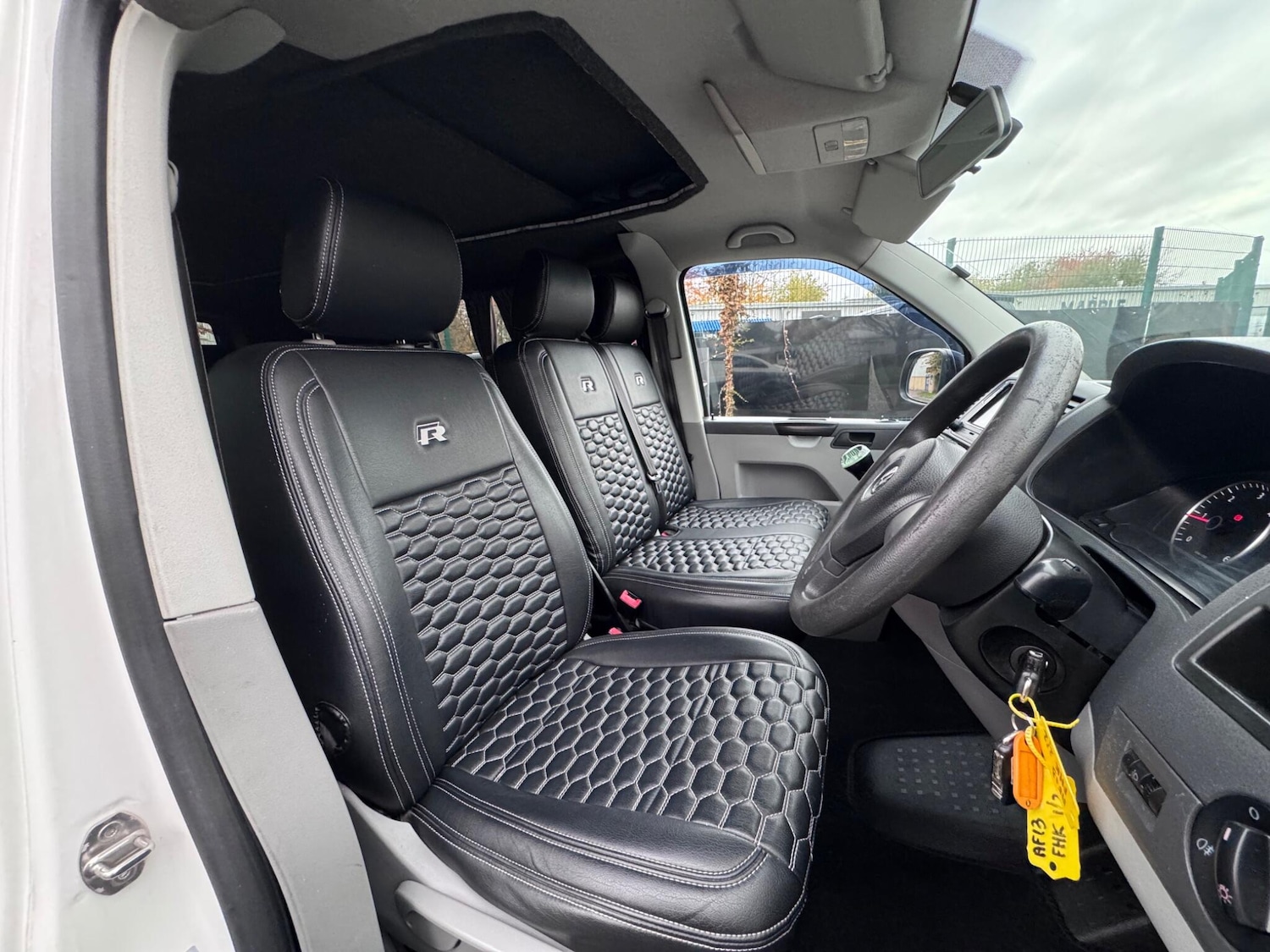 Used Volkswagen Transporter 2013 for sale - 76498585: Photo 32