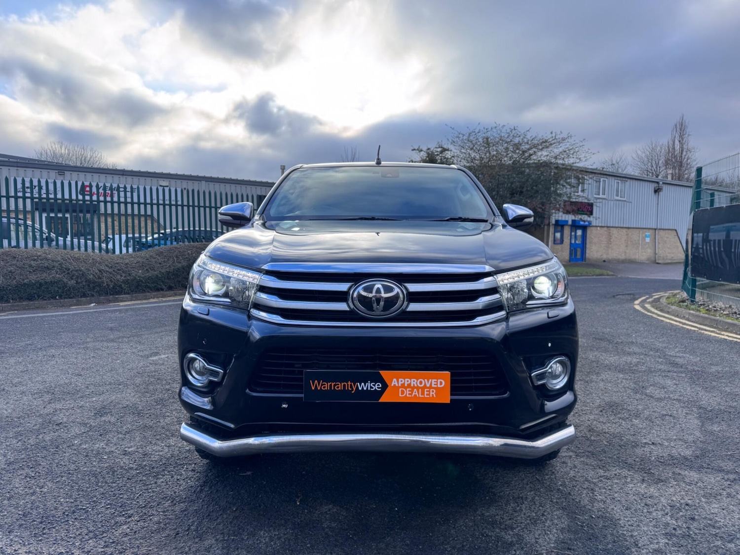 Used Toyota Hilux 2017 for sale - 77441169: Photo 2