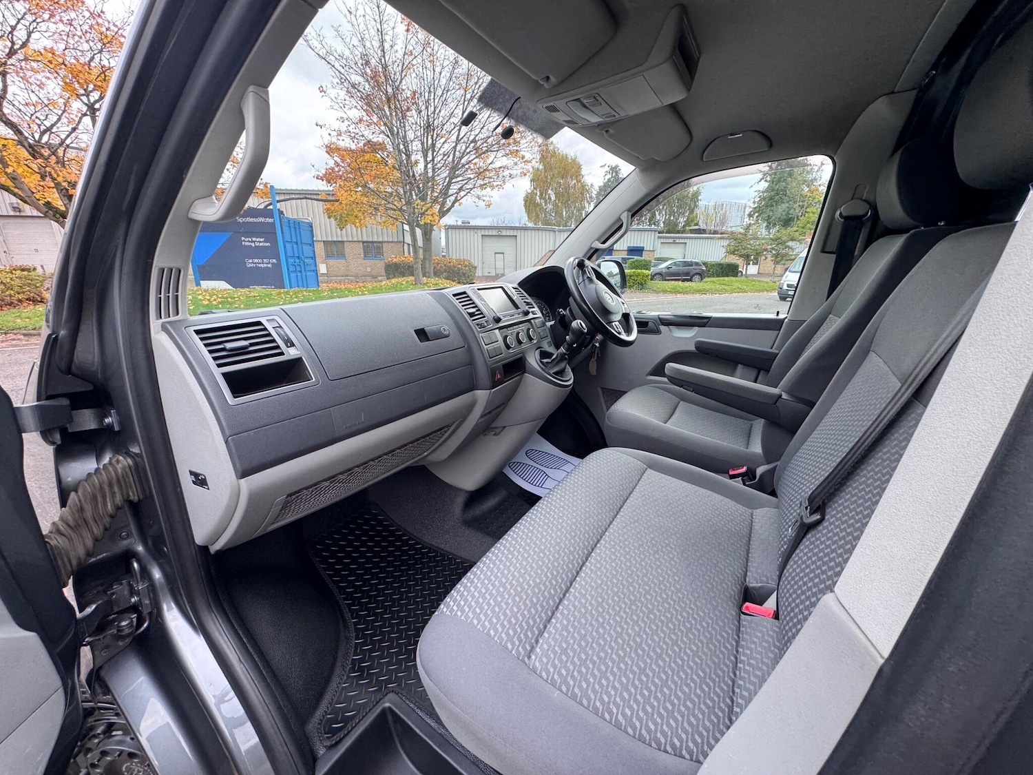 Used Volkswagen Transporter 2015 for sale - 76370236: Photo 42